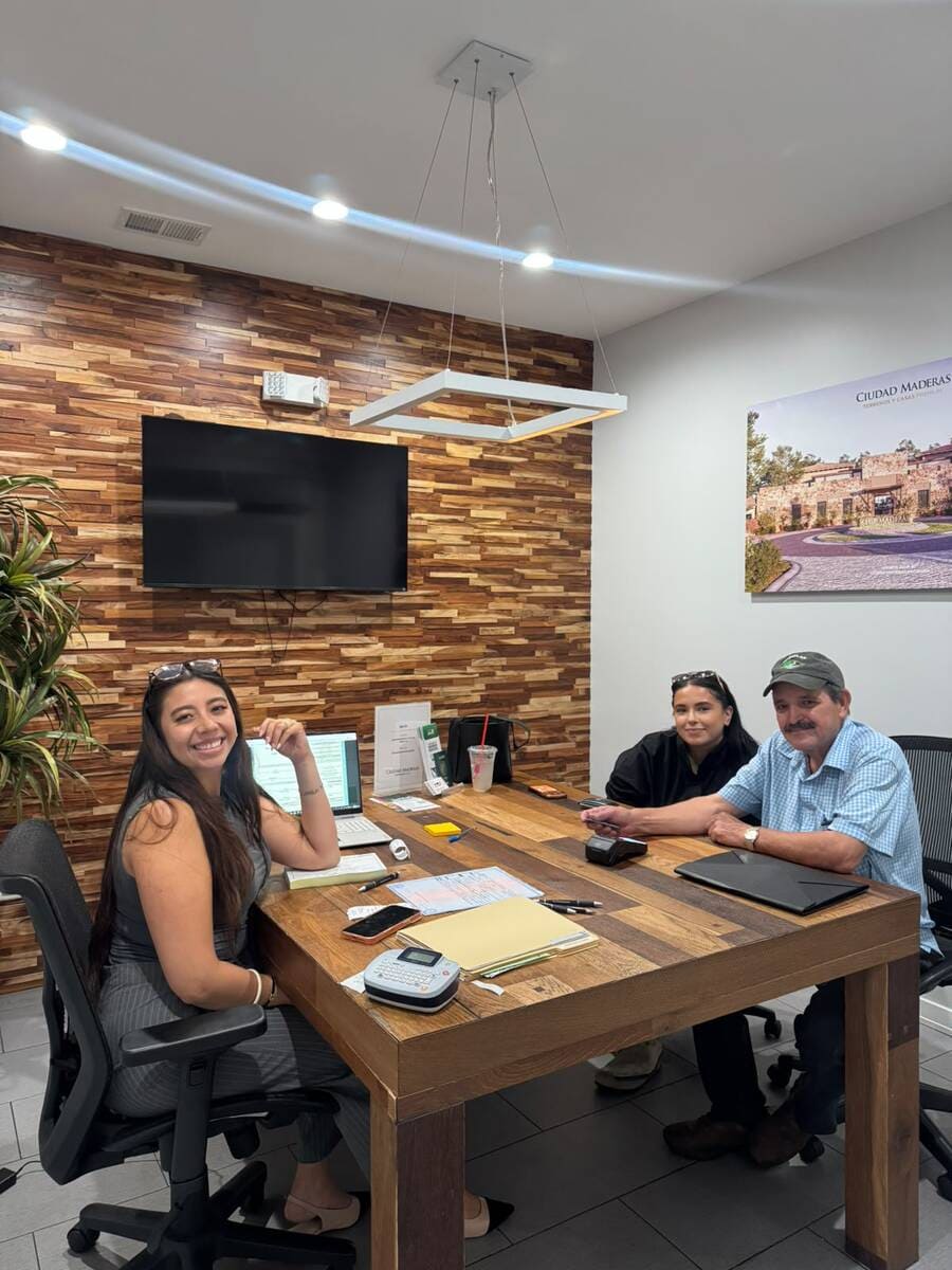 DNExpress team with clients